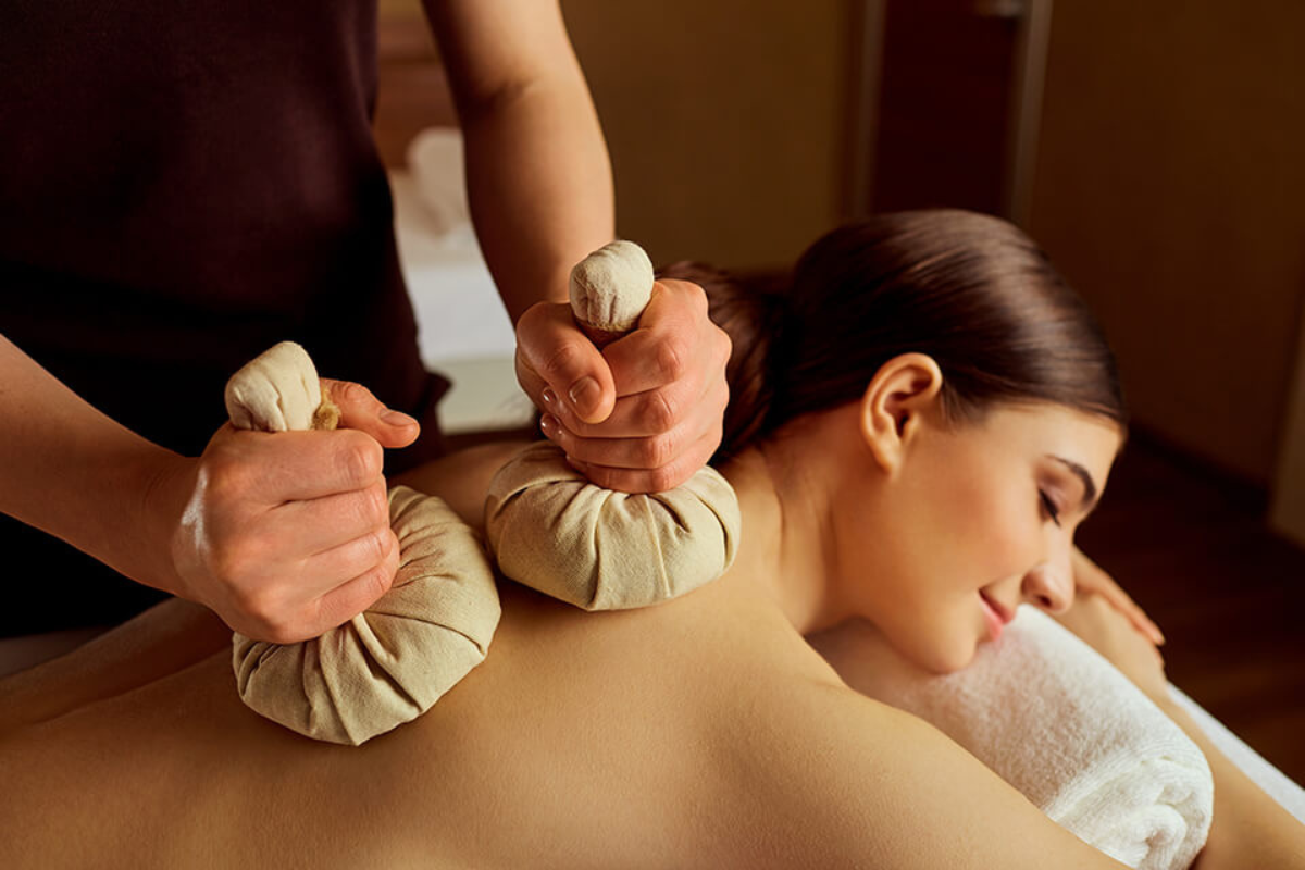 Herbal massage pindas